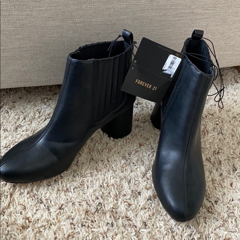 NEW black booties with heel